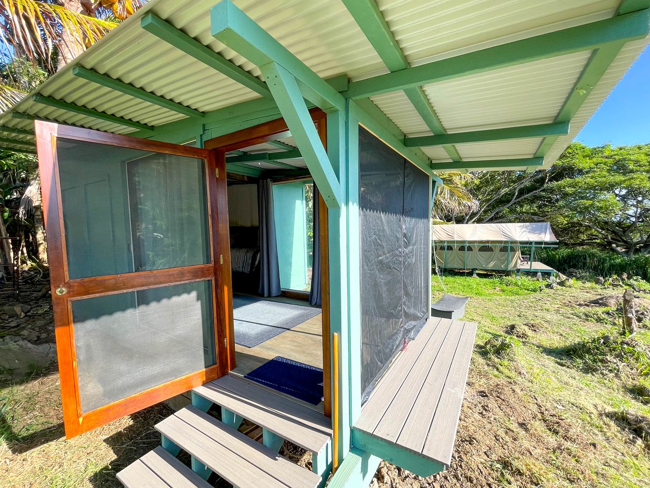 Cozy Cabin for One for a Tranquil Solo Glamping Getaway in Kealakekua, Hawaii