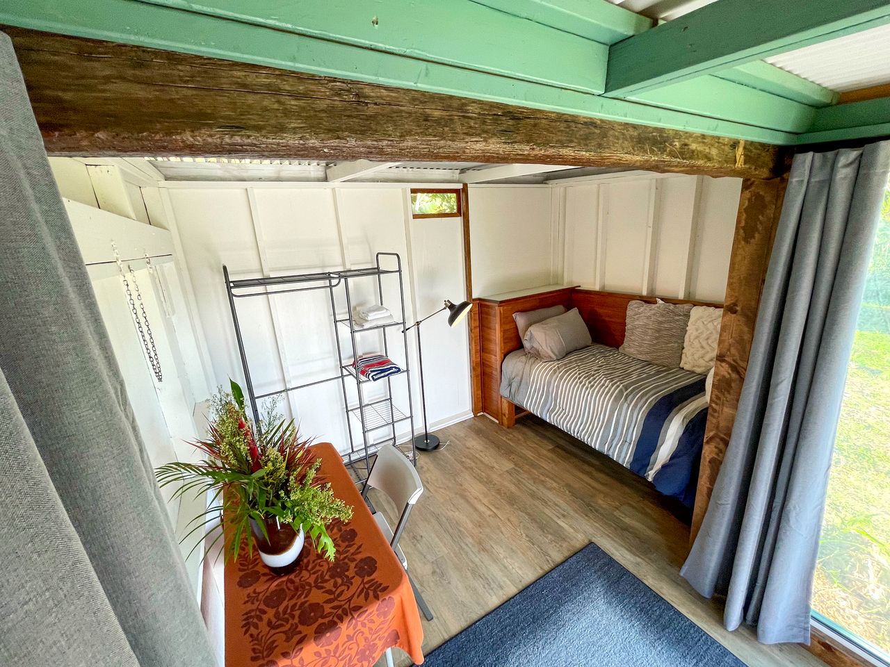 Cozy Cabin for One for a Tranquil Solo Glamping Getaway in Kealakekua, Hawaii