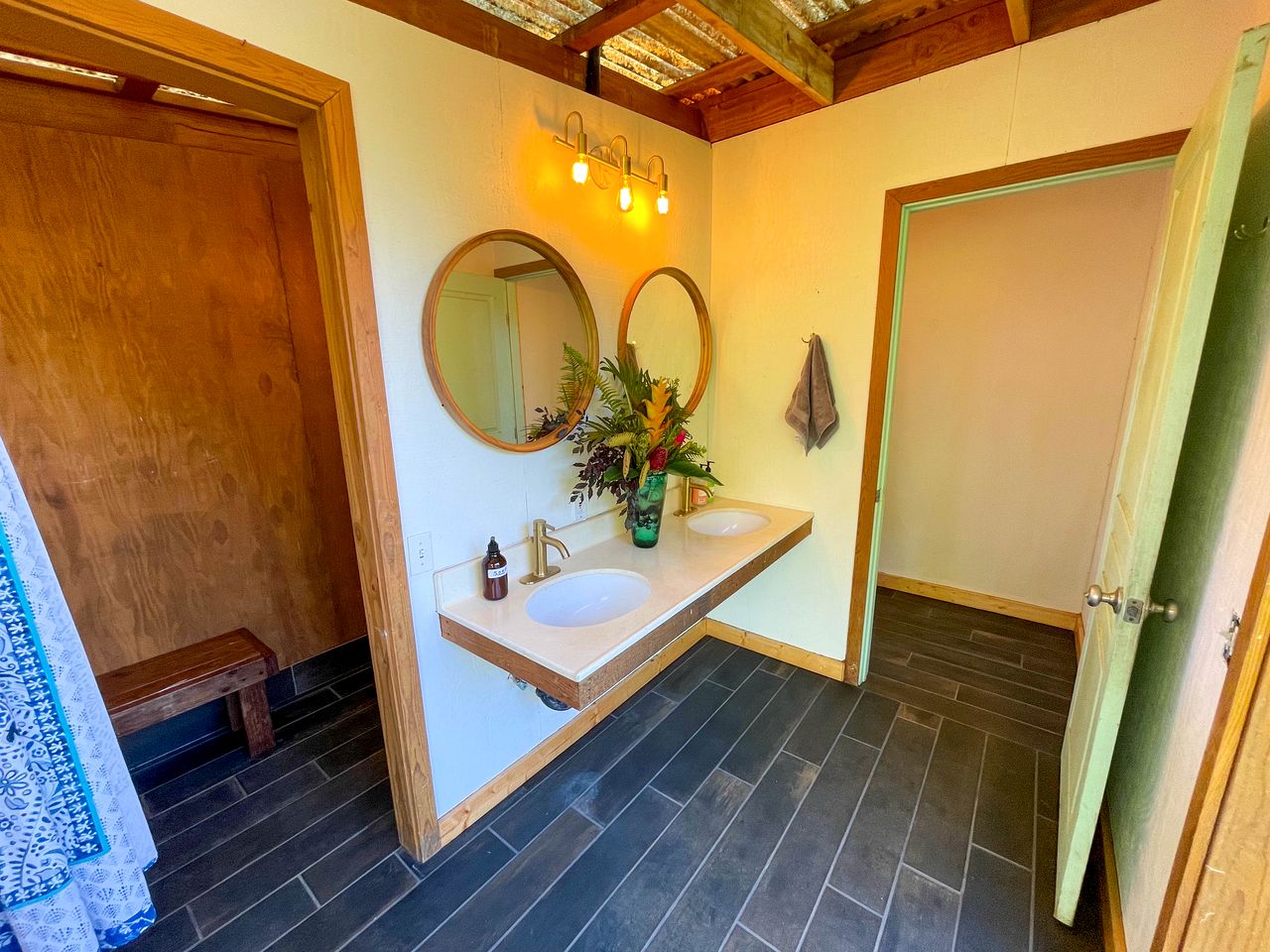 Cozy Cabin for One for a Tranquil Solo Glamping Getaway in Kealakekua, Hawaii