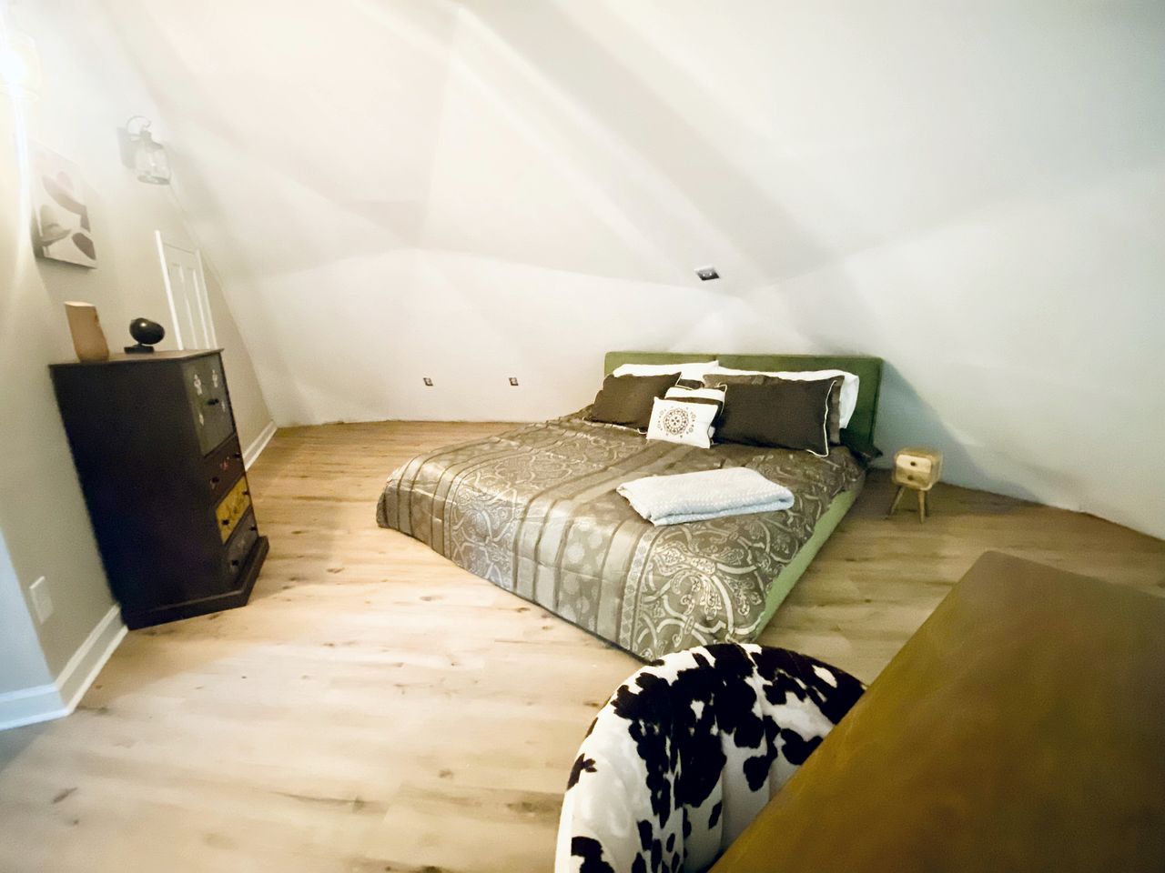 Unique Spacious Dome Nestled in the Forest for a Peaceful Glamping Retreat near Chapel Hill, North Carolina