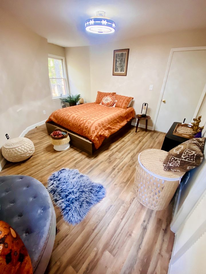 Unique Spacious Dome Nestled in the Forest for a Peaceful Glamping Retreat near Chapel Hill, North Carolina