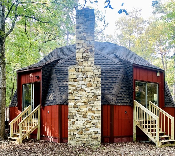 Unique Spacious Dome Nestled in the Forest for a Peaceful Glamping Retreat near Chapel Hill, North Carolina