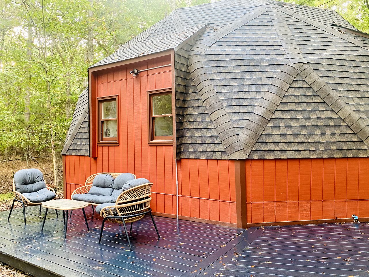 Unique Spacious Dome Nestled in the Forest for a Peaceful Glamping Retreat near Chapel Hill, North Carolina