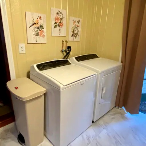 Cabins (United States of America, Green Valley Lake, California)