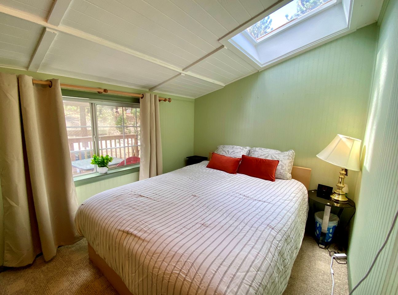 Cute Quiet Cottage in the San Bernardino Mountains for a Peaceful Family Retreat in Green Valley Lake, California