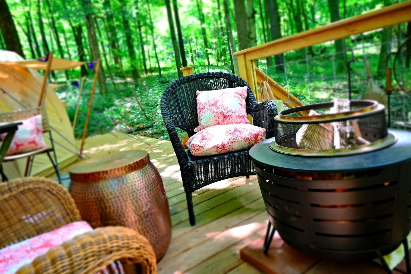 Beautiful Eco-Friendly Bell Tent with Fantastic Amenities for a Unique Glamping Escape near Fresno, Ohio