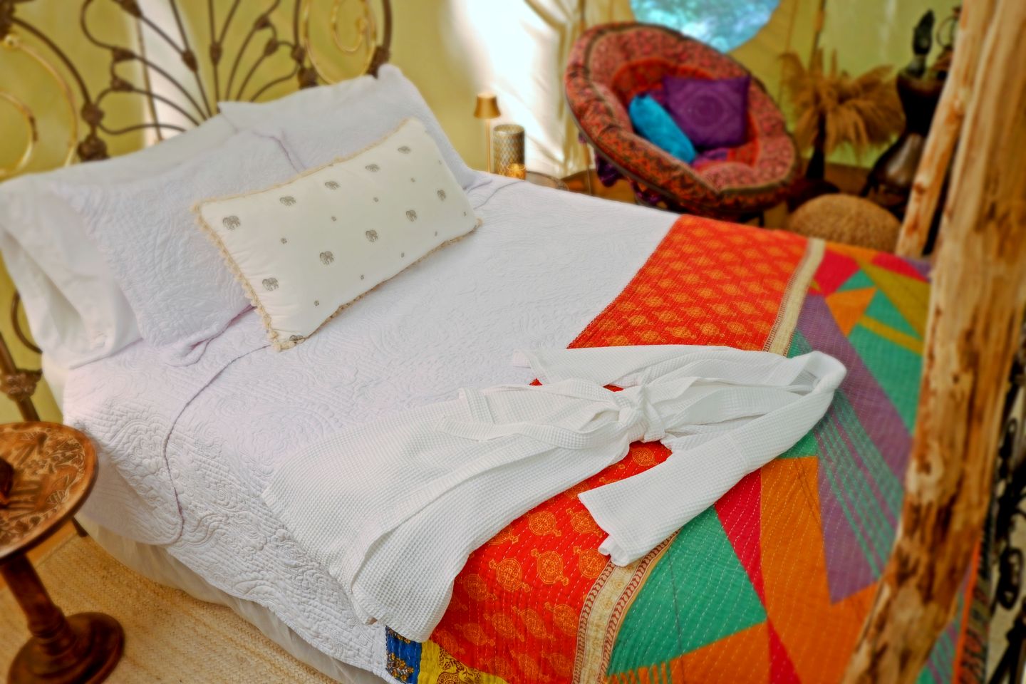 Beautiful Eco-Friendly Bell Tent with Fantastic Amenities for a Unique Glamping Escape near Fresno, Ohio