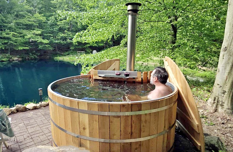 Bell Tents (United States of America, Fresno, Ohio)