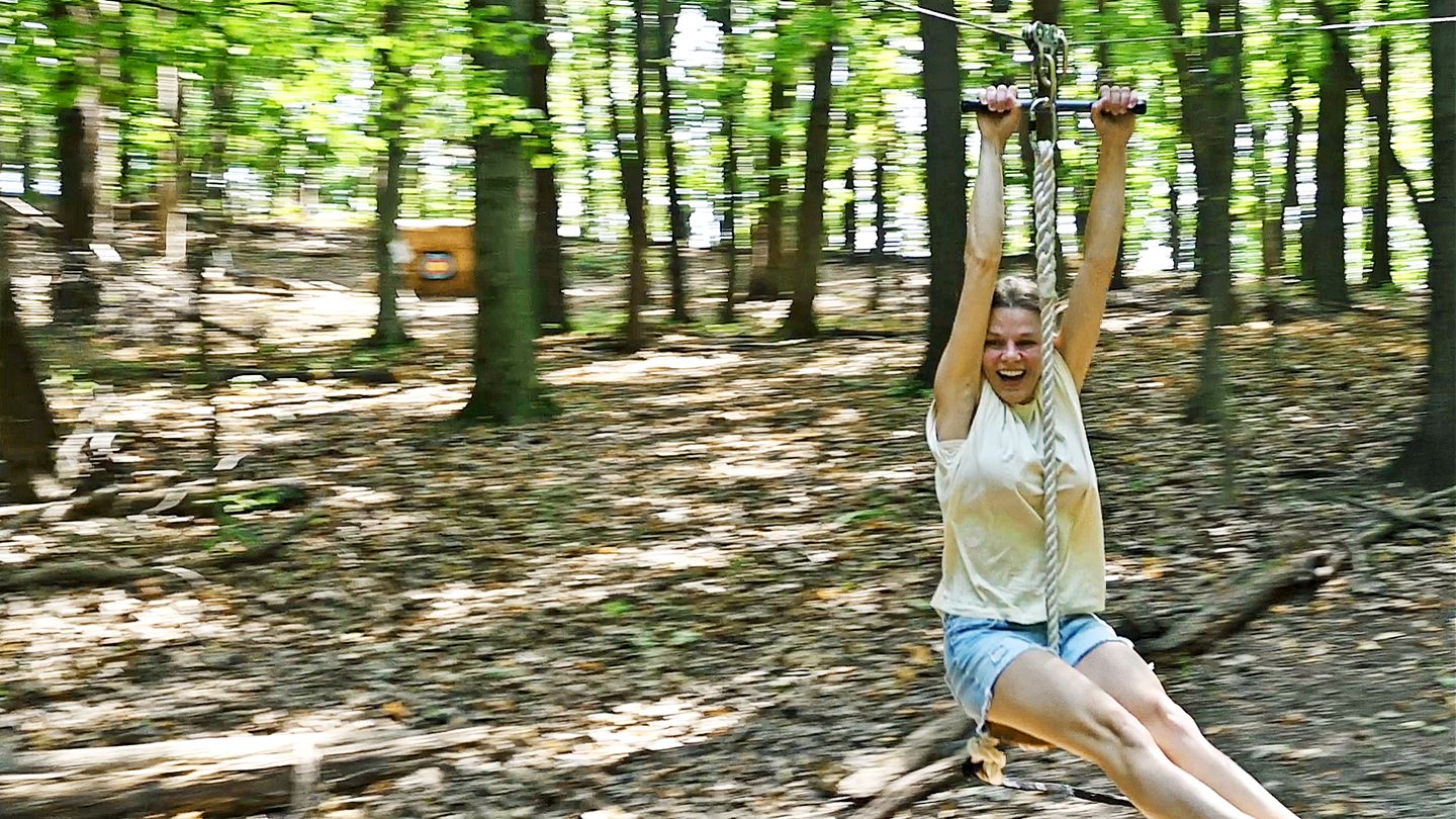 Beautiful Eco-Friendly Bell Tent with Fantastic Amenities for a Unique Glamping Escape near Fresno, Ohio