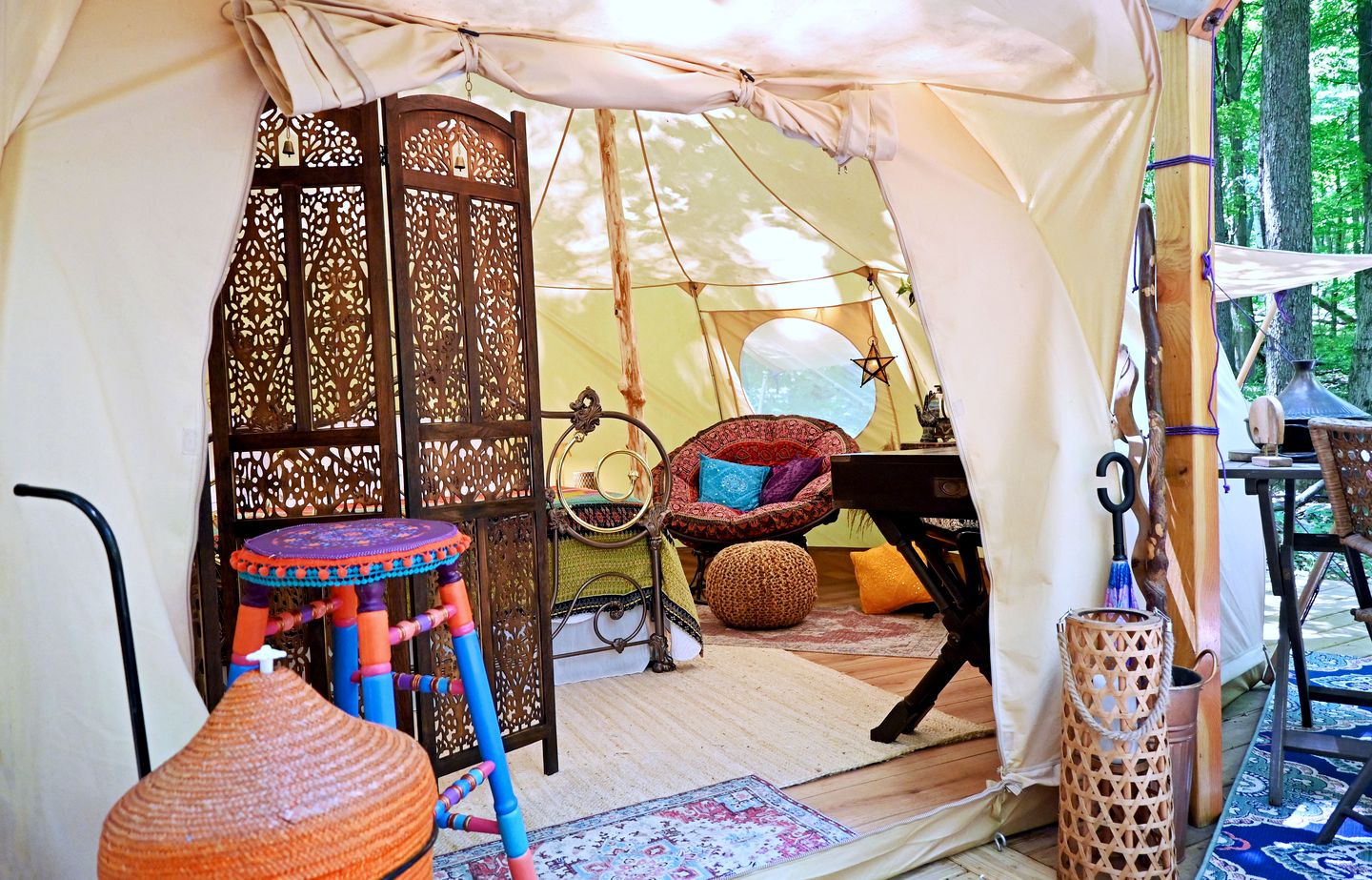 Beautiful Eco-Friendly Bell Tent with Fantastic Amenities for a Unique Glamping Escape near Fresno, Ohio