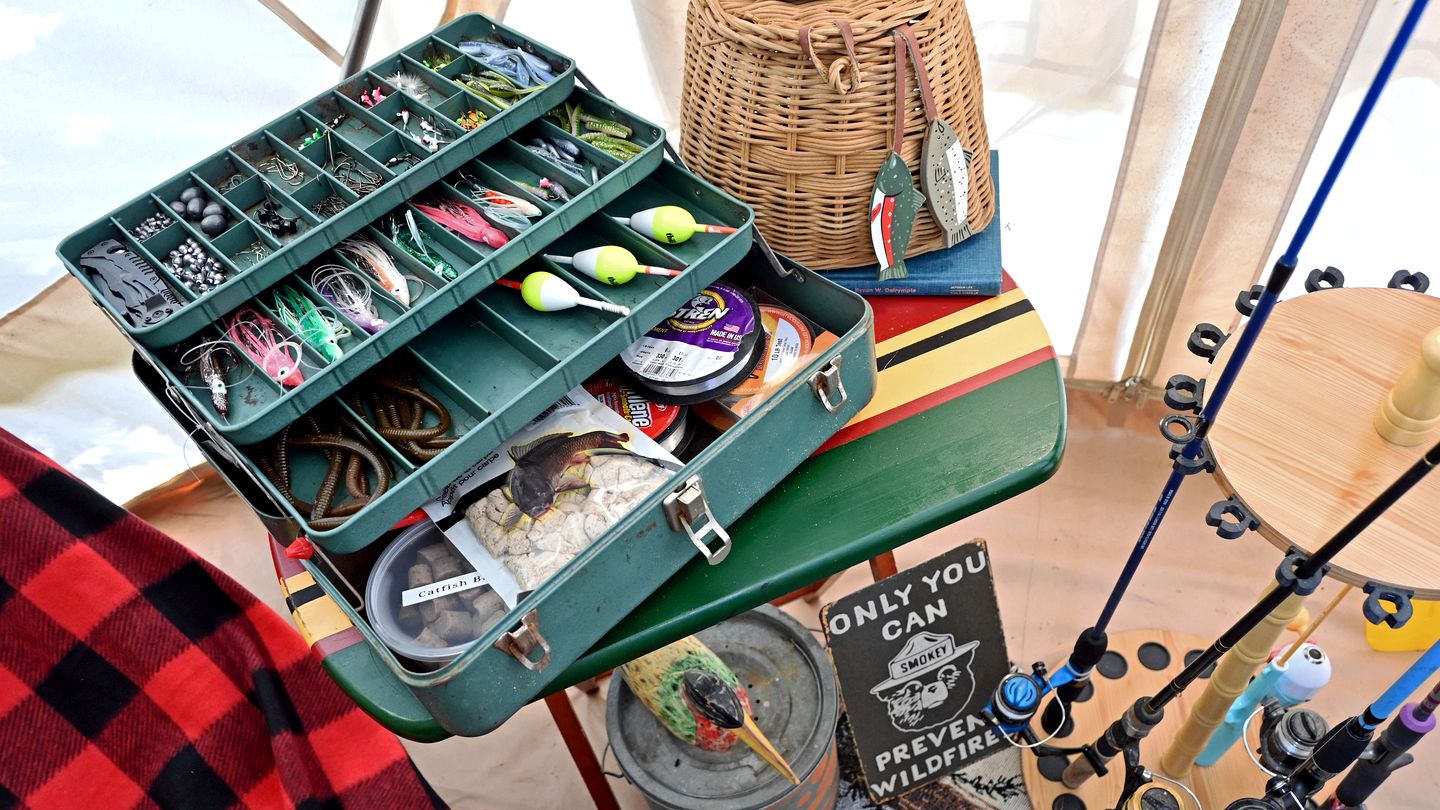 Beautiful Eco-Friendly Bell Tent with Fantastic Amenities for a Unique Glamping Escape near Fresno, Ohio