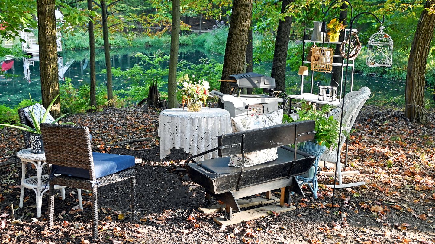 Beautiful Eco-Friendly Bell Tent with Fantastic Amenities for a Unique Glamping Escape near Fresno, Ohio