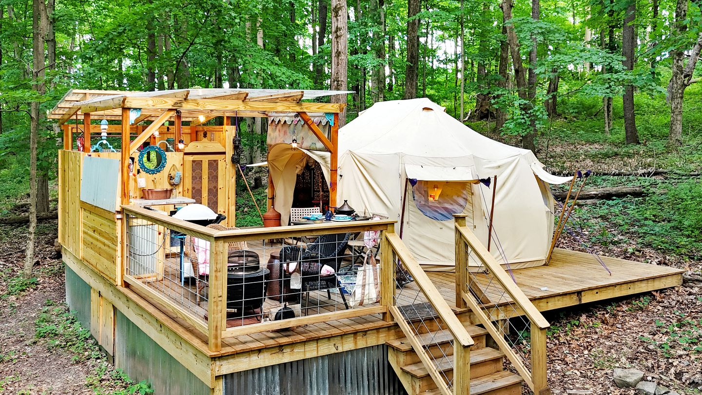 Beautiful Eco-Friendly Bell Tent with Fantastic Amenities for a Unique Glamping Escape near Fresno, Ohio