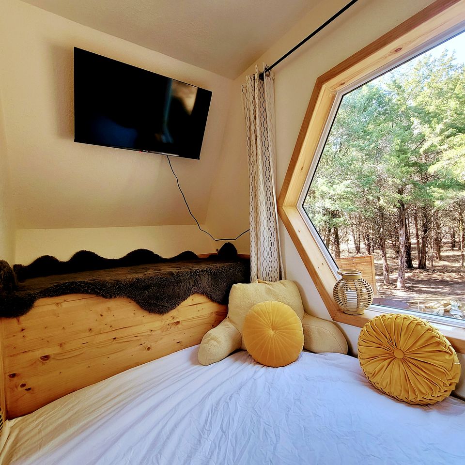 Gorgeous Beehive Tiny House Surrounded by Trees for a Unique Romantic Getaway near Wills Point, Texas