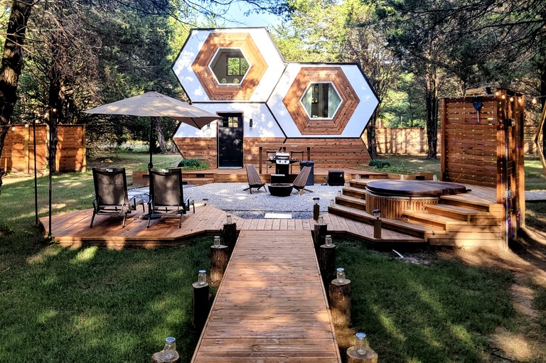 Gorgeous Beehive Tiny House Surrounded by Trees for a Unique Romantic Getaway near Wills Point, Texas