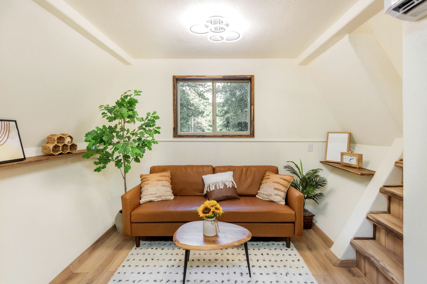 Gorgeous Beehive Tiny House Surrounded by Trees for a Unique Romantic Getaway near Wills Point, Texas