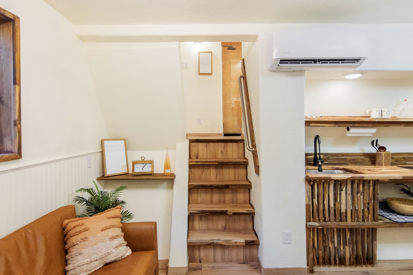Gorgeous Beehive Tiny House Surrounded by Trees for a Unique Romantic Getaway near Wills Point, Texas