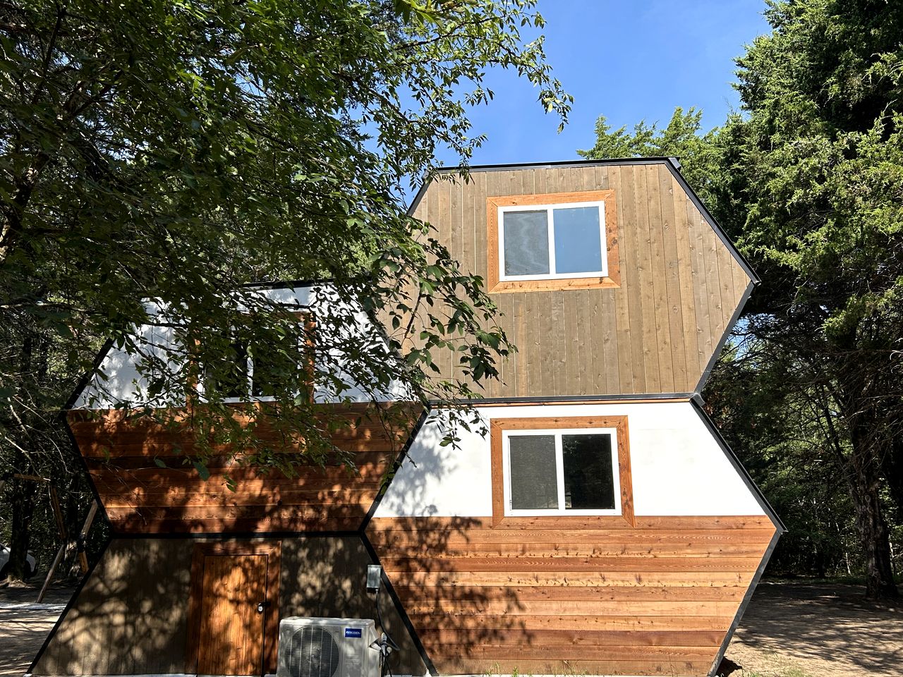 Gorgeous Beehive Tiny House Surrounded by Trees for a Unique Romantic Getaway near Wills Point, Texas