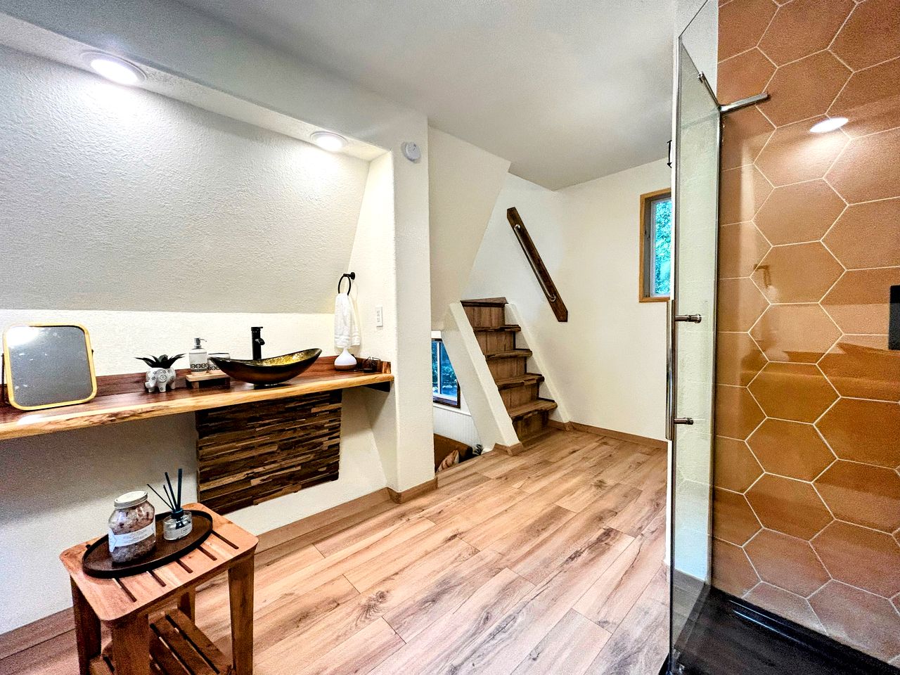 Gorgeous Beehive Tiny House Surrounded by Trees for a Unique Romantic Getaway near Wills Point, Texas