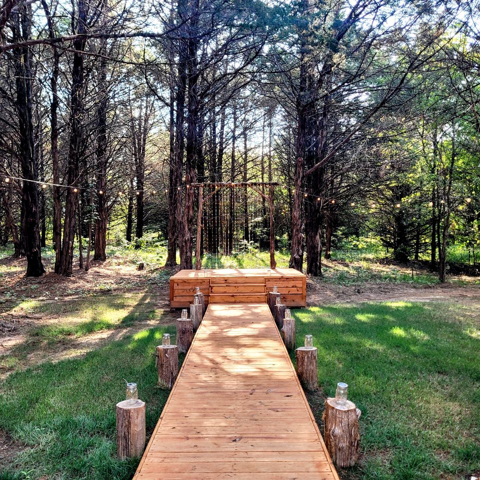 Gorgeous Beehive Tiny House Surrounded by Trees for a Unique Romantic Getaway near Wills Point, Texas