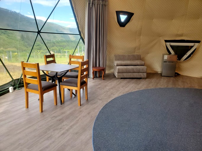 Domes (Ecuador, Peribuela, Imbabura)