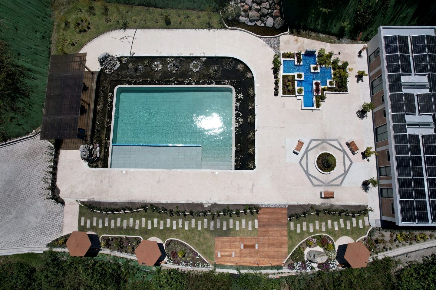 Spacious Dome for an Incredible Family Glamping Experience in Peribuela, Ecuador