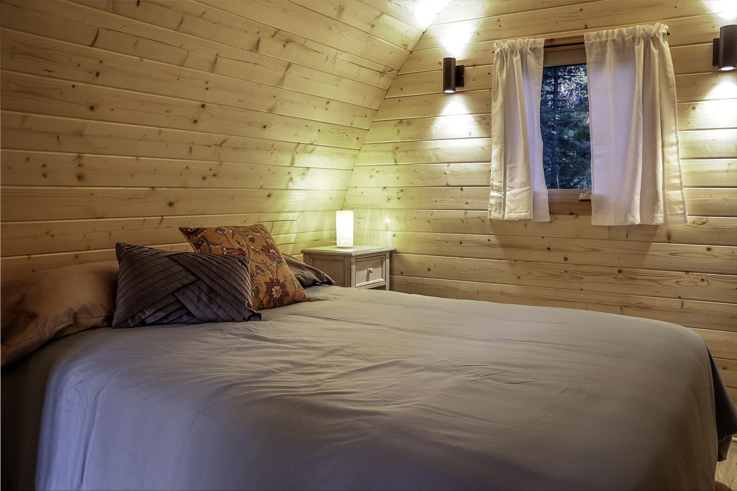 Stunning Two Oaks Pod Surrounded by Trees for an Amazing Couples Retreat near Washburn, Wisconsin