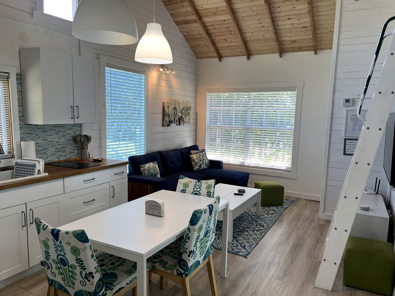 Cozy Cottage on a Tropical Fruit Farm for a Peaceful Escape near Homestead, Florida