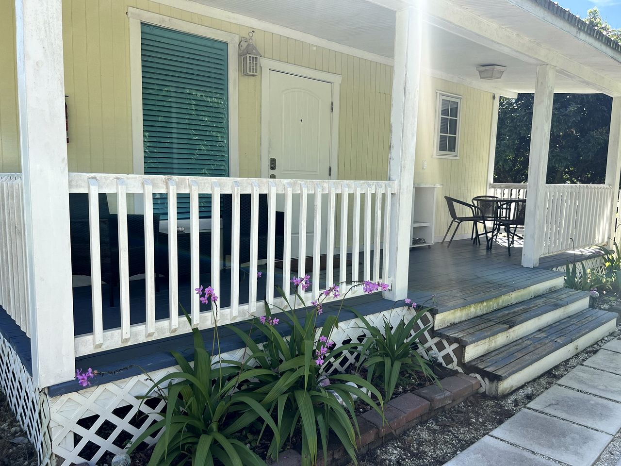 Cozy Cottage on a Tropical Fruit Farm for a Peaceful Escape near Homestead, Florida