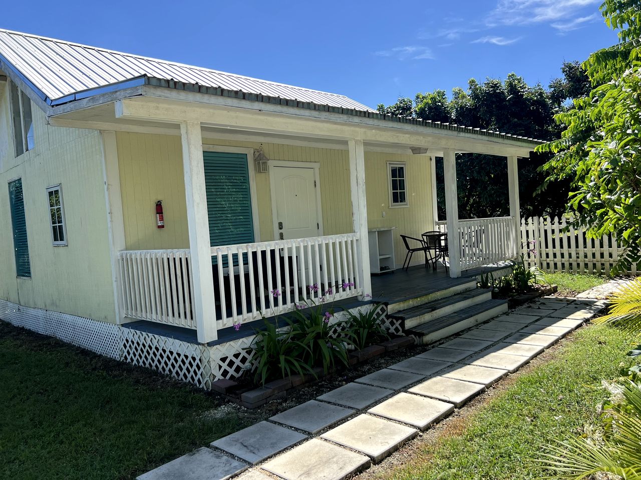 Cozy Cottage on a Tropical Fruit Farm for a Peaceful Escape near Homestead, Florida