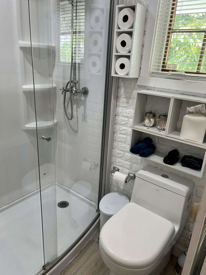 Cozy Cottage on a Tropical Fruit Farm for a Peaceful Escape near Homestead, Florida