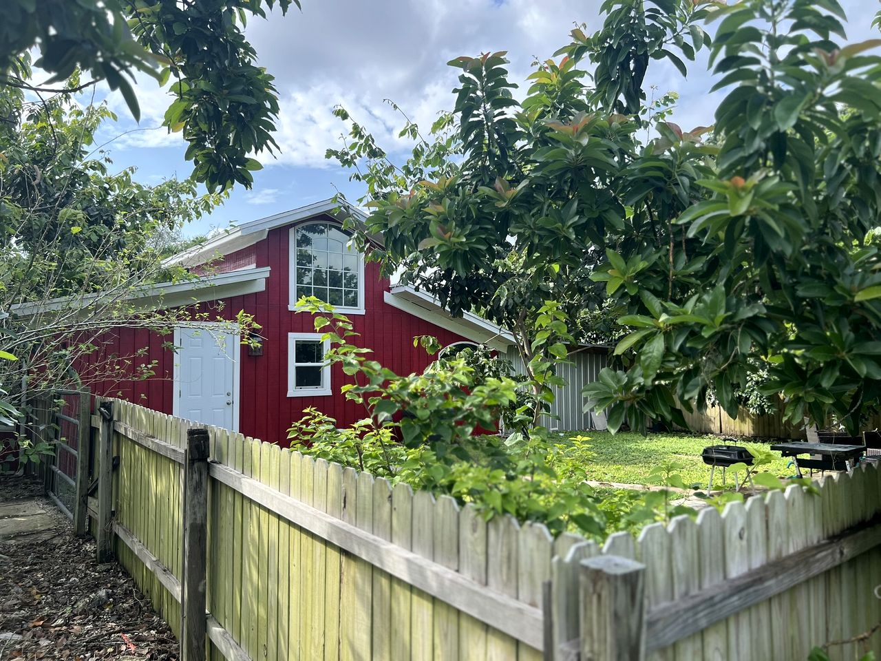 Beautiful Red Cottage for a Relaxing Getaway on a Tropical Fruit Farm near Homestead, Florida
