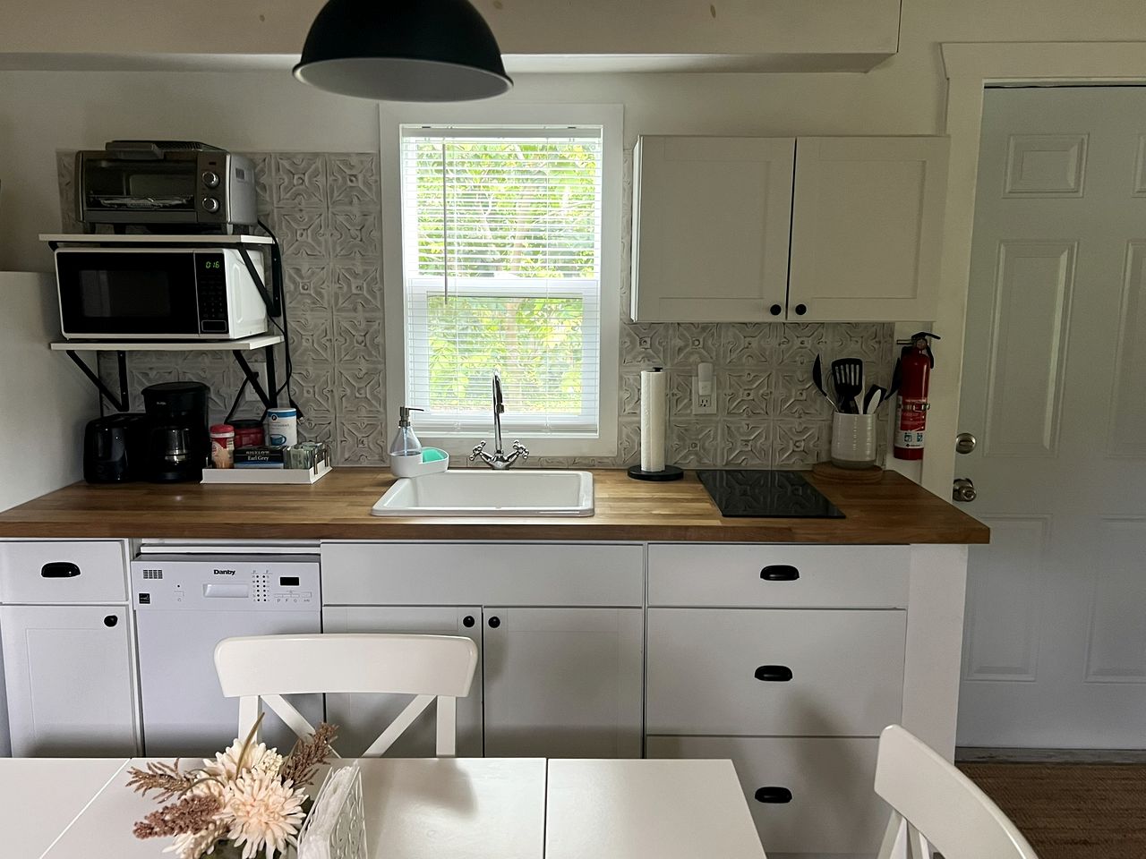 Beautiful Red Cottage for a Relaxing Getaway on a Tropical Fruit Farm near Homestead, Florida