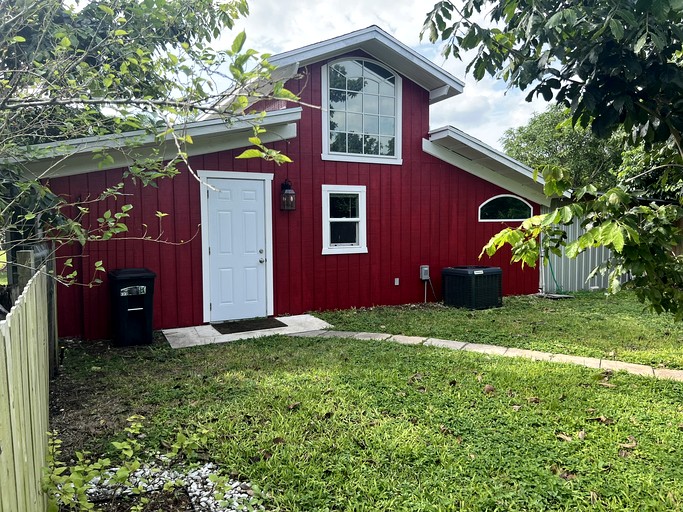 Beautiful Red Cottage for a Relaxing Getaway on a Tropical Fruit Farm near Homestead, Florida