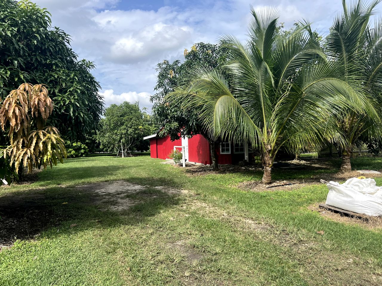 Beautiful Red Cottage for a Relaxing Getaway on a Tropical Fruit Farm near Homestead, Florida
