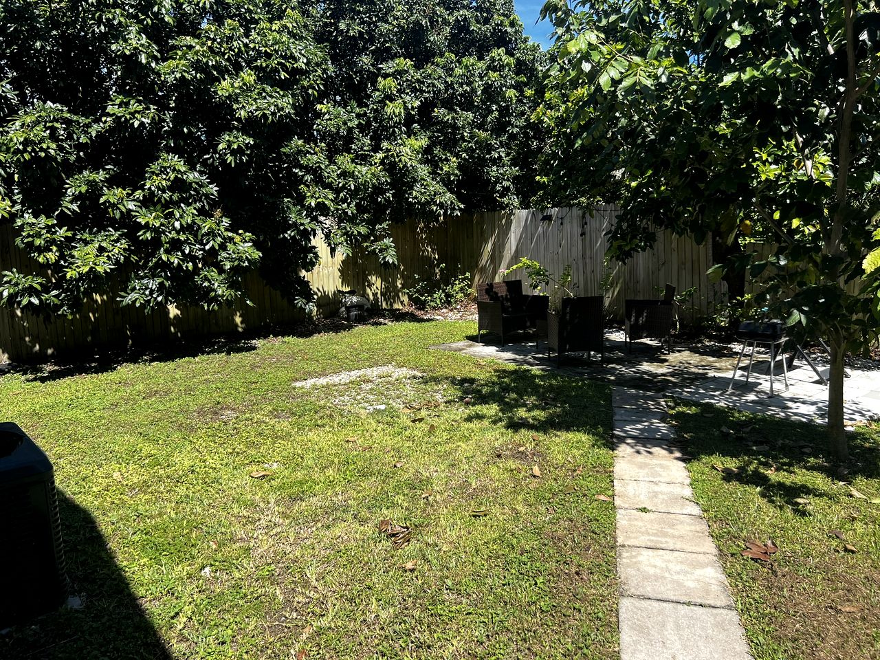 Beautiful Red Cottage for a Relaxing Getaway on a Tropical Fruit Farm near Homestead, Florida
