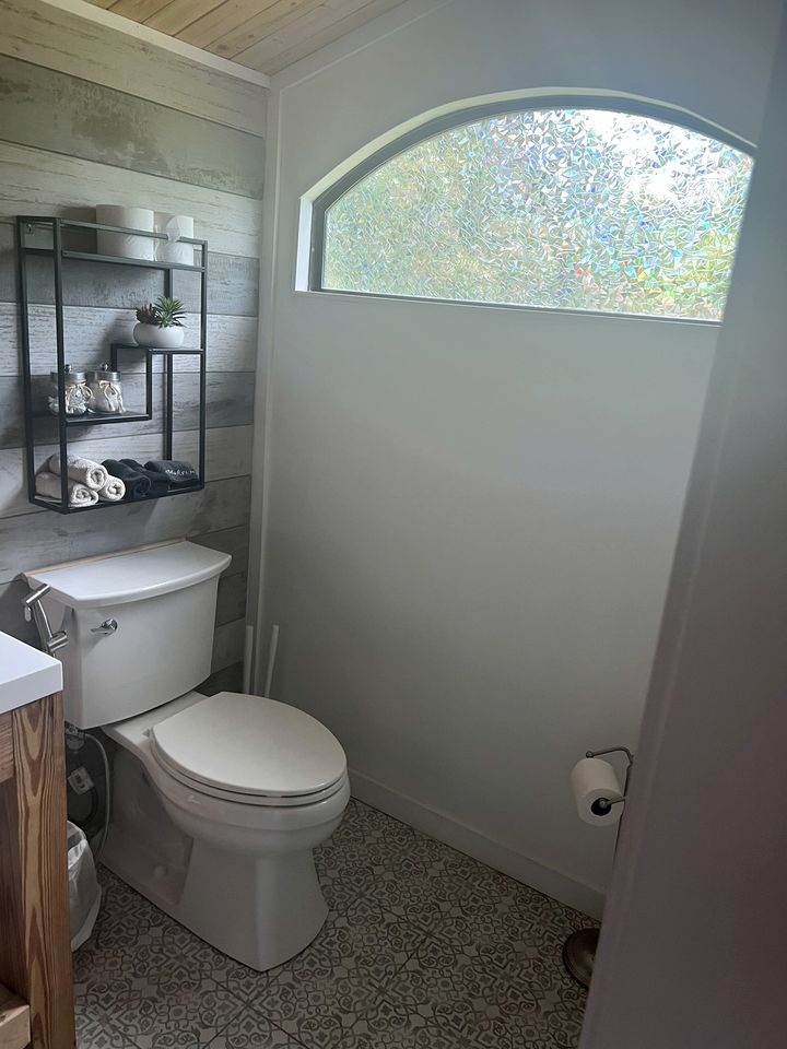 Beautiful Red Cottage for a Relaxing Getaway on a Tropical Fruit Farm near Homestead, Florida