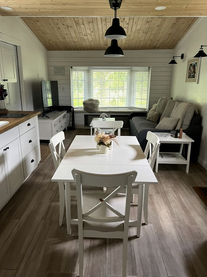 Beautiful Red Cottage for a Relaxing Getaway on a Tropical Fruit Farm near Homestead, Florida