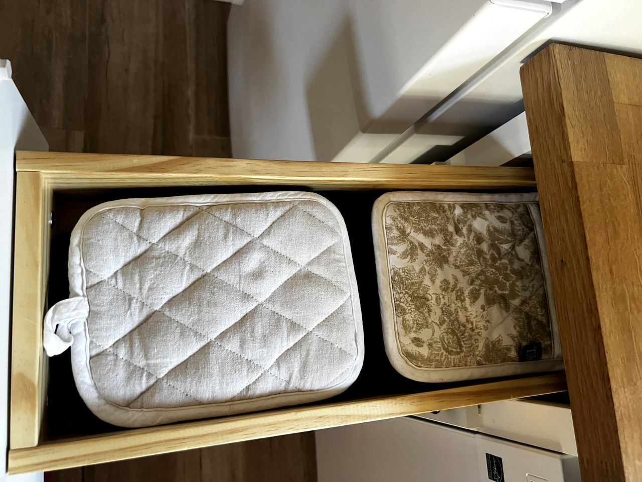 Beautiful Red Cottage for a Relaxing Getaway on a Tropical Fruit Farm near Homestead, Florida