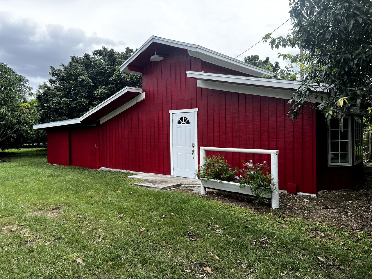 Beautiful Red Cottage for a Relaxing Getaway on a Tropical Fruit Farm near Homestead, Florida