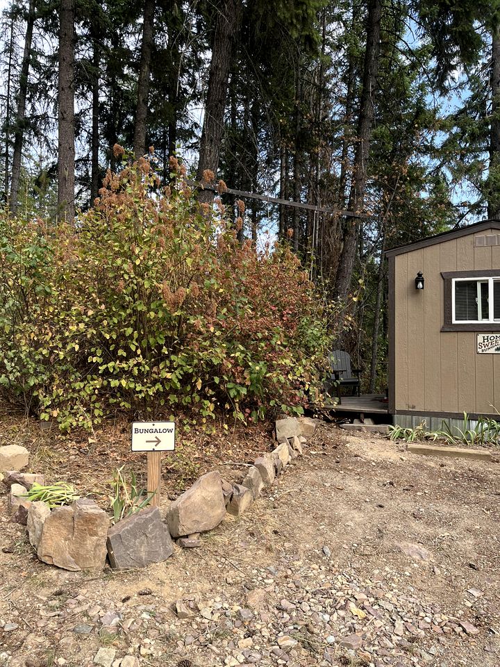 Cute Tiny House in the Woods for a Peaceful Getaway in Nature near Clark Fork, Idaho