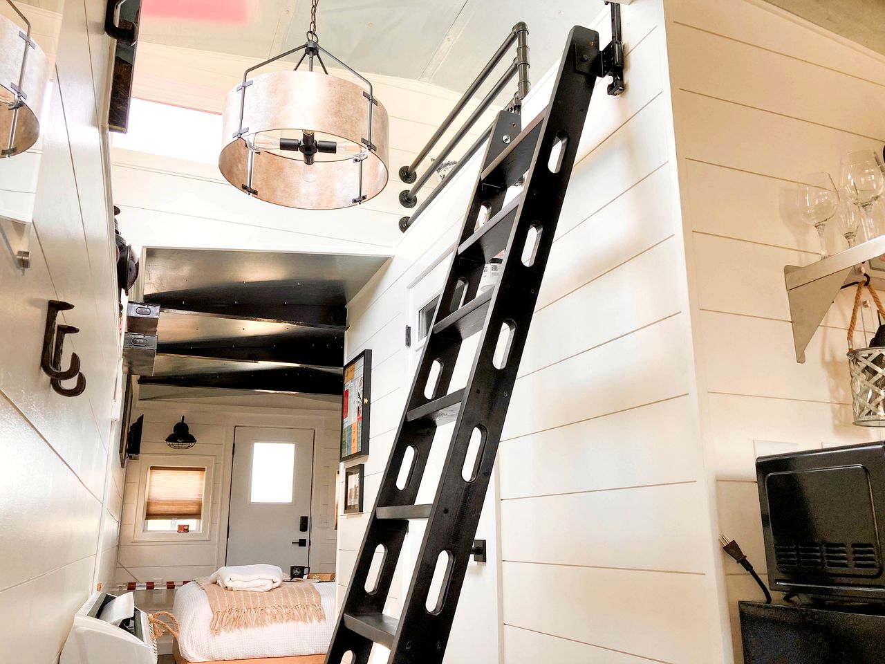 Gorgeous Historic Caboose for a Unique Getaway in Fredericktown, Missouri