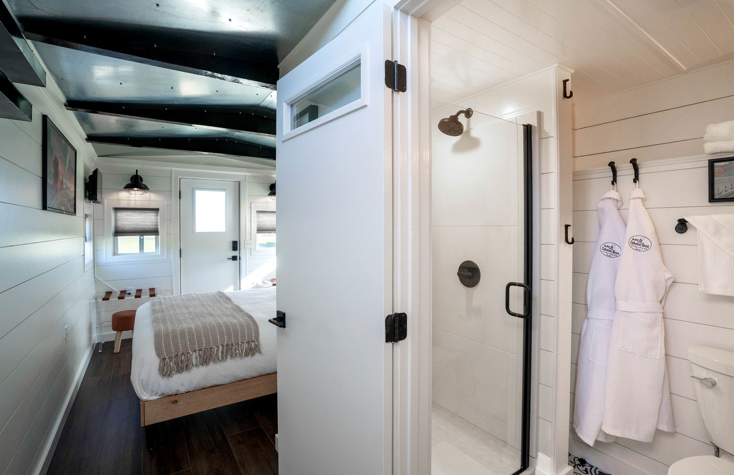 Gorgeous Historic Caboose for a Unique Getaway in Fredericktown, Missouri