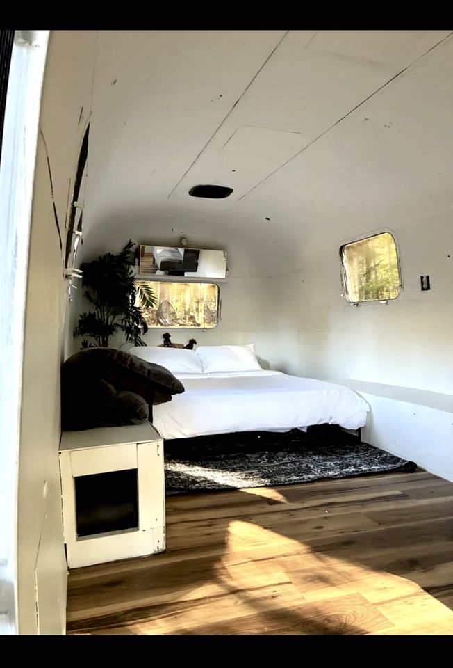 Peaceful Off-Grid Airstream for a Relaxing Getaway Surrounded by Nature in Zionville, North Carolina