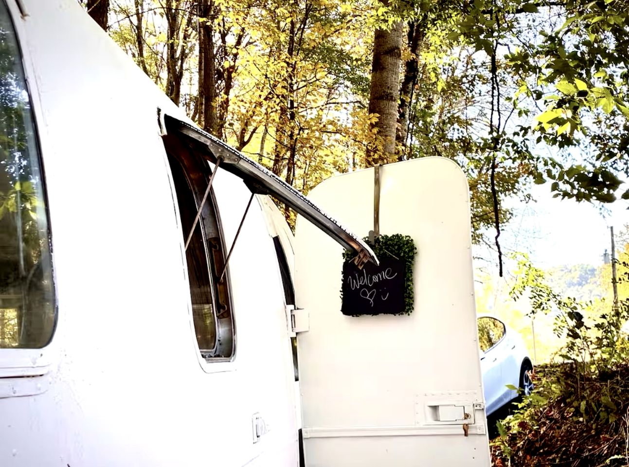 Peaceful Off-Grid Airstream for a Relaxing Getaway Surrounded by Nature in Zionville, North Carolina