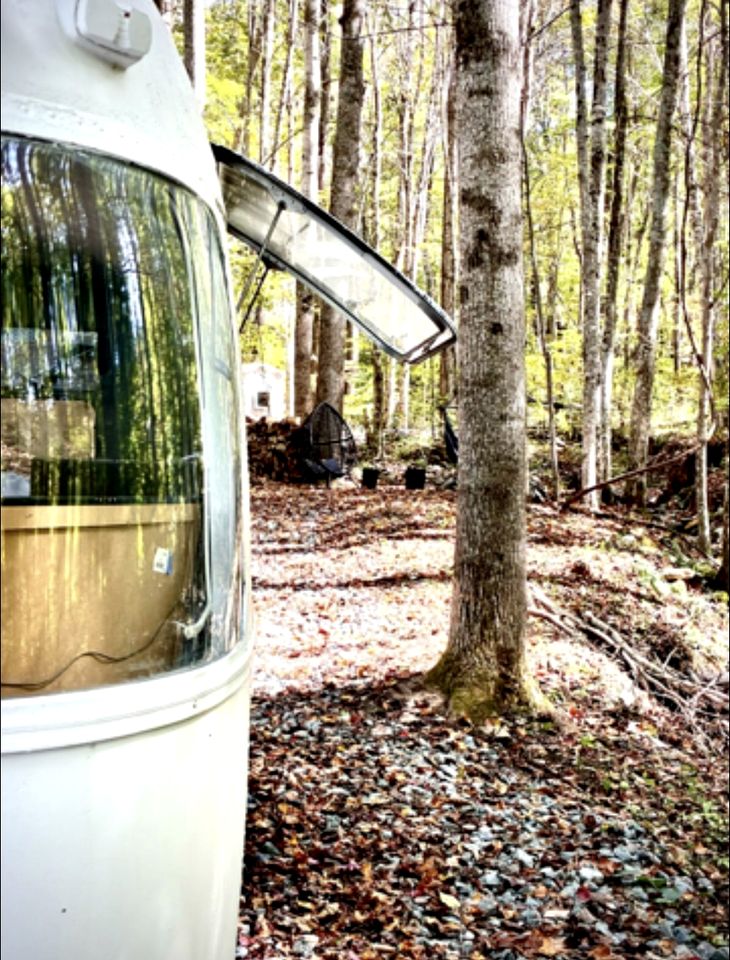 Peaceful Off-Grid Airstream for a Relaxing Getaway Surrounded by Nature in Zionville, North Carolina
