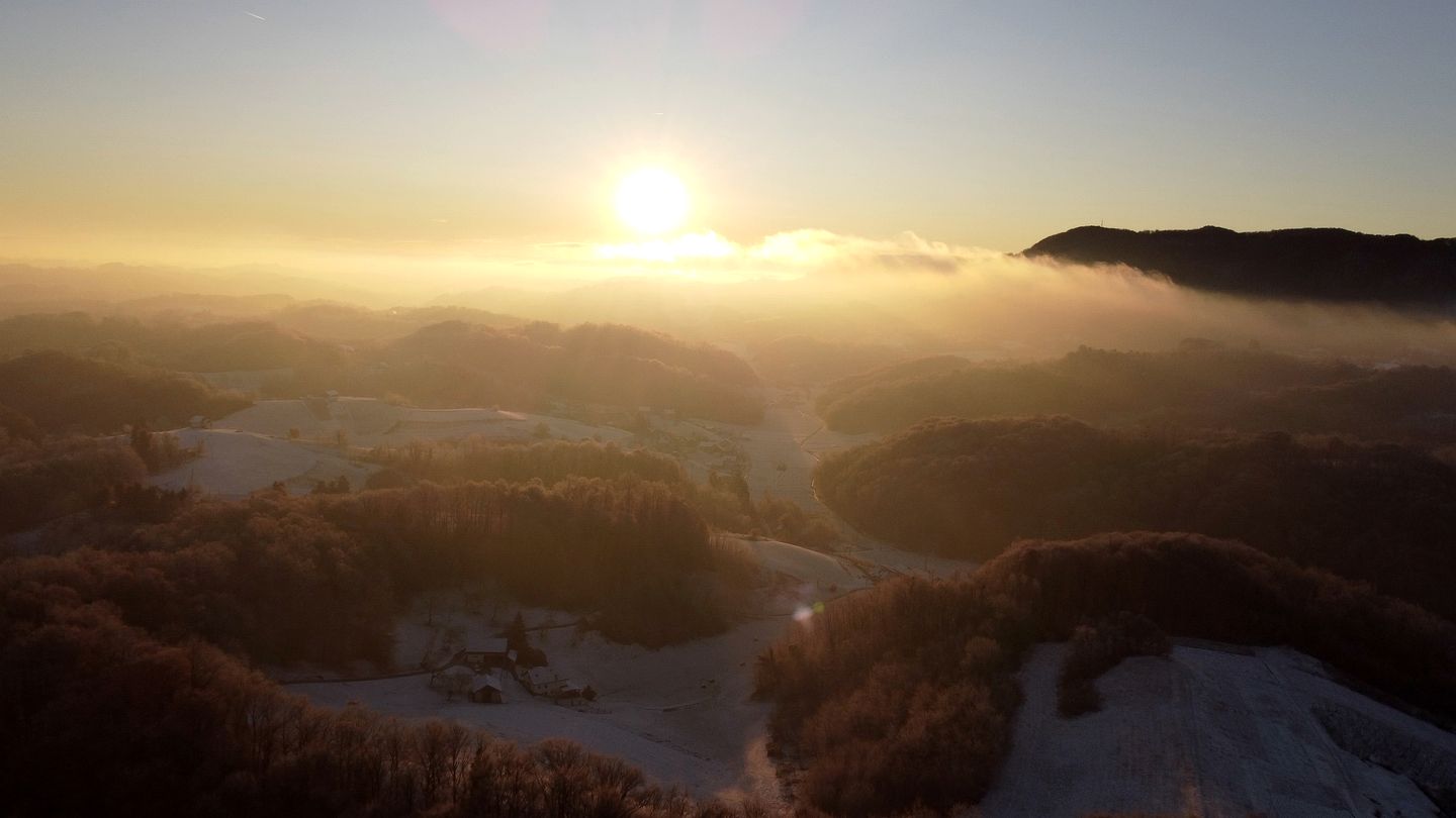 Charming StarsBox Camping Cabins with Retractable Roof for Stargazing near Kumrovec, Dugnjevec, Krapina-Zagorje, Croatia