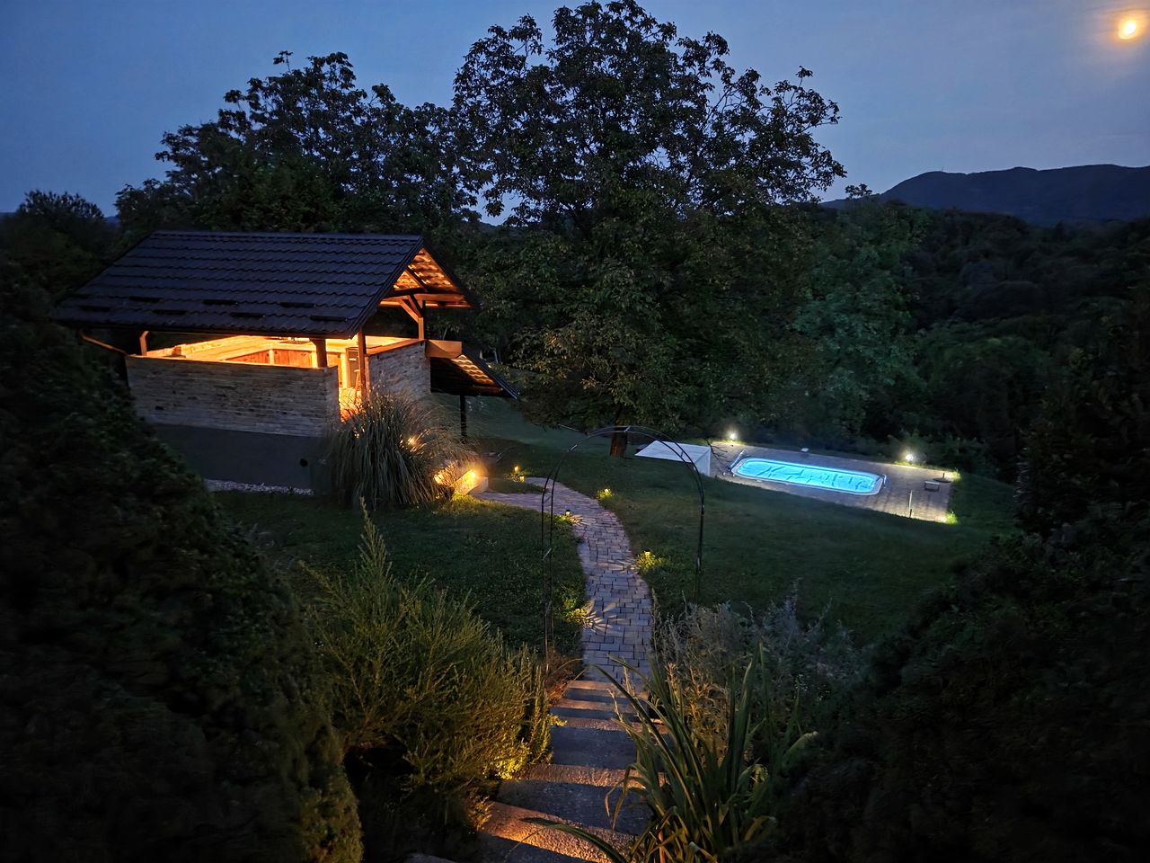 Charming StarsBox Camping Cabins with Retractable Roof for Stargazing near Kumrovec, Dugnjevec, Krapina-Zagorje, Croatia