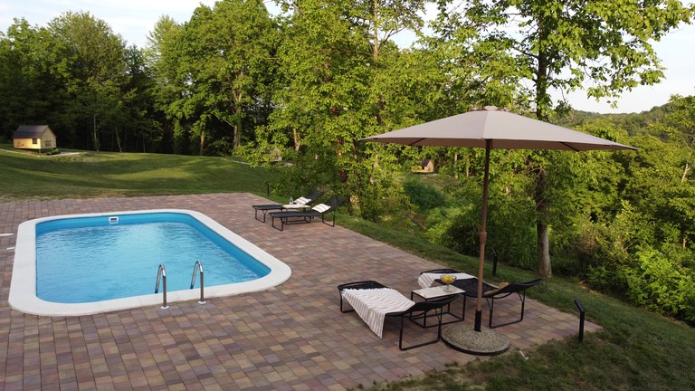 Huts (Croatia, Dugnjevec, Krapina-Zagorje)