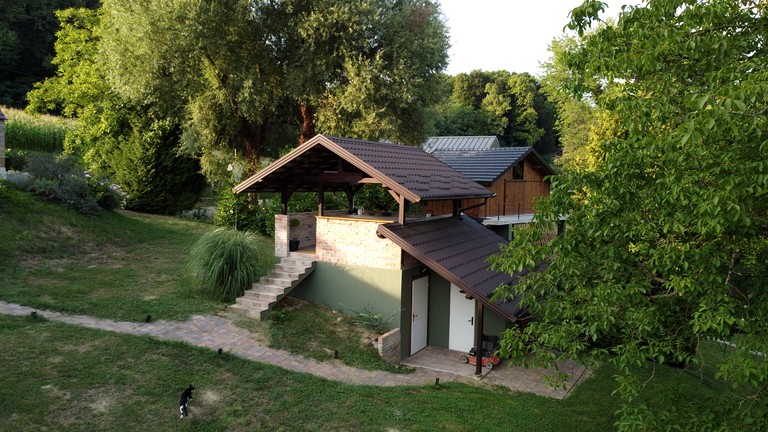 Huts (Croatia, Dugnjevec, Krapina-Zagorje)